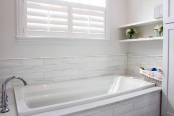 Built_In_Bathtub_Royal_Oak_MI_2022-kendall-design-build-firm