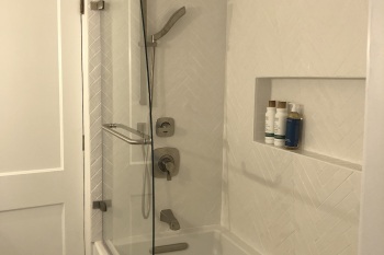 Third-floor-bathroom-renovation-Pleasant-Ridge-Michigan-BathAfter2