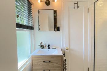 small-master-bathroom-remodeling-Ferndale-Michigan-2